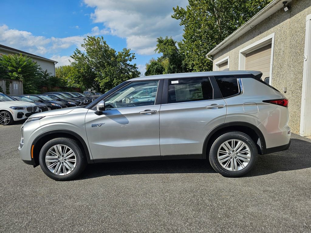 New 2025 Mitsubishi Outlander ES AWD/4WD image 3