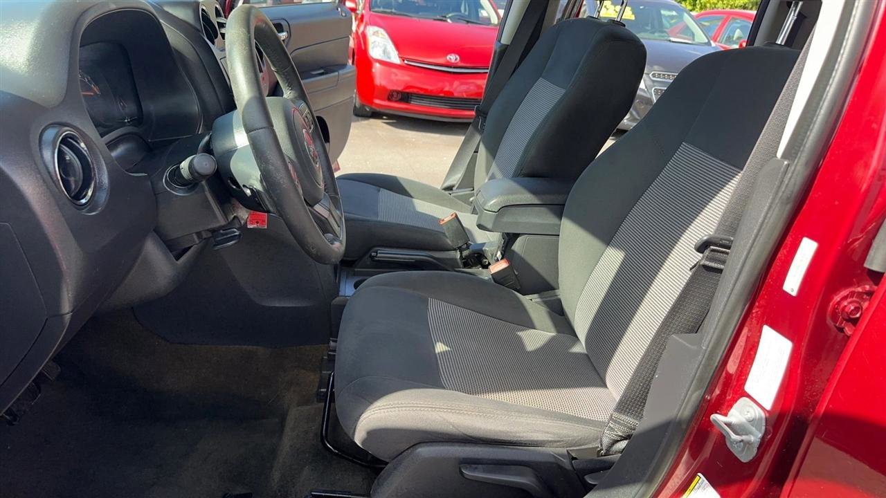 Used 2014 Jeep Patriot Latitude w/ Sun/Sound Group image 23