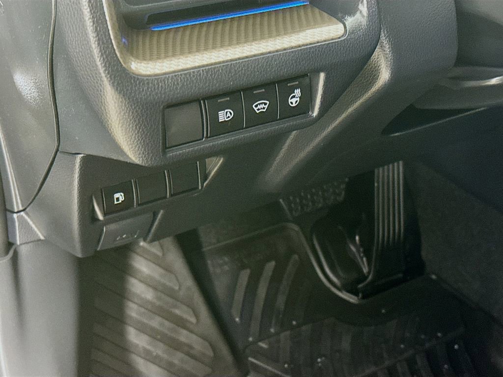 Used 2024 Toyota Prius XLE AWD/4WD image 12