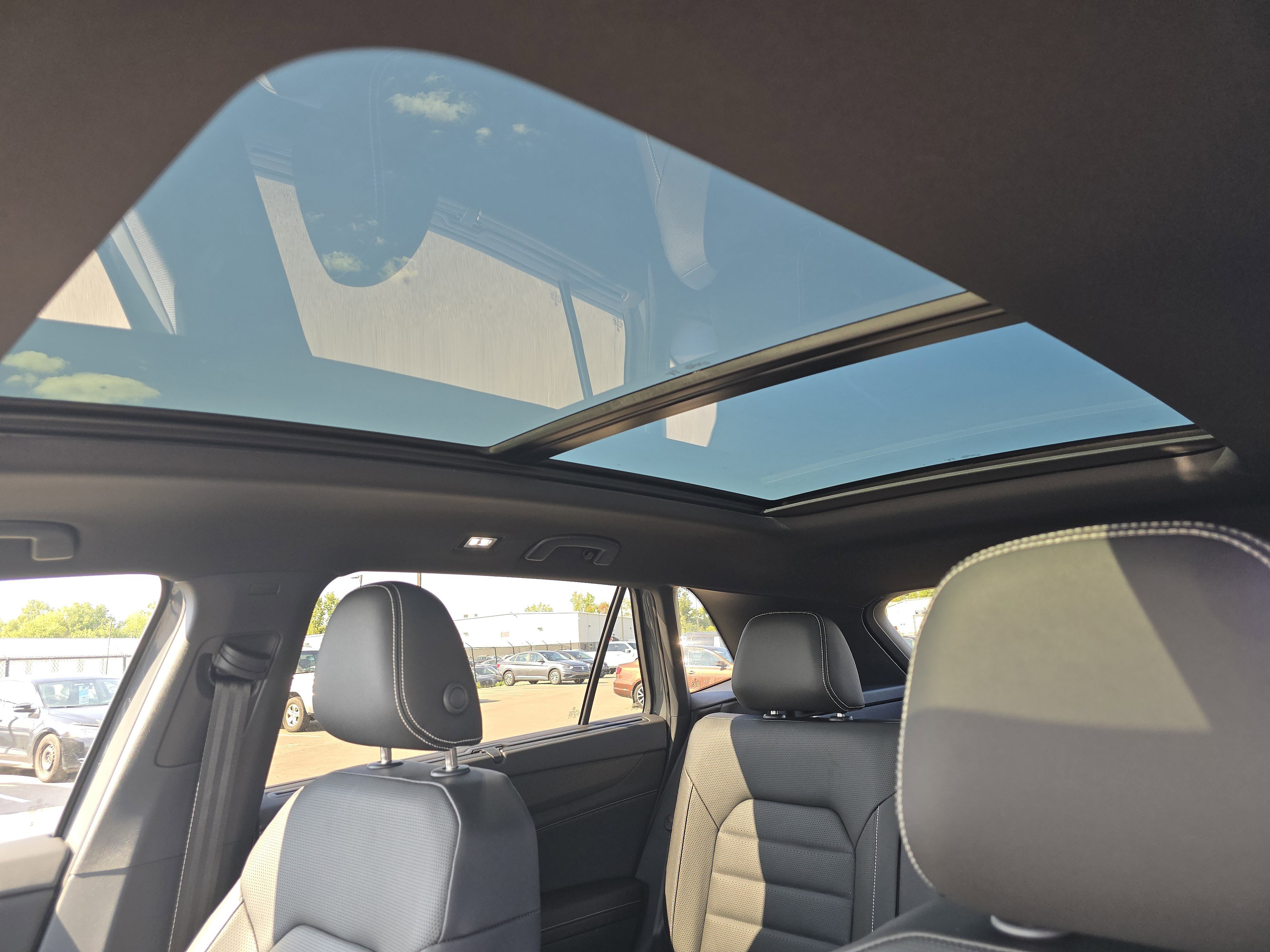 New 2026 Volkswagen Atlas Cross Sport SEL R-Line image 9