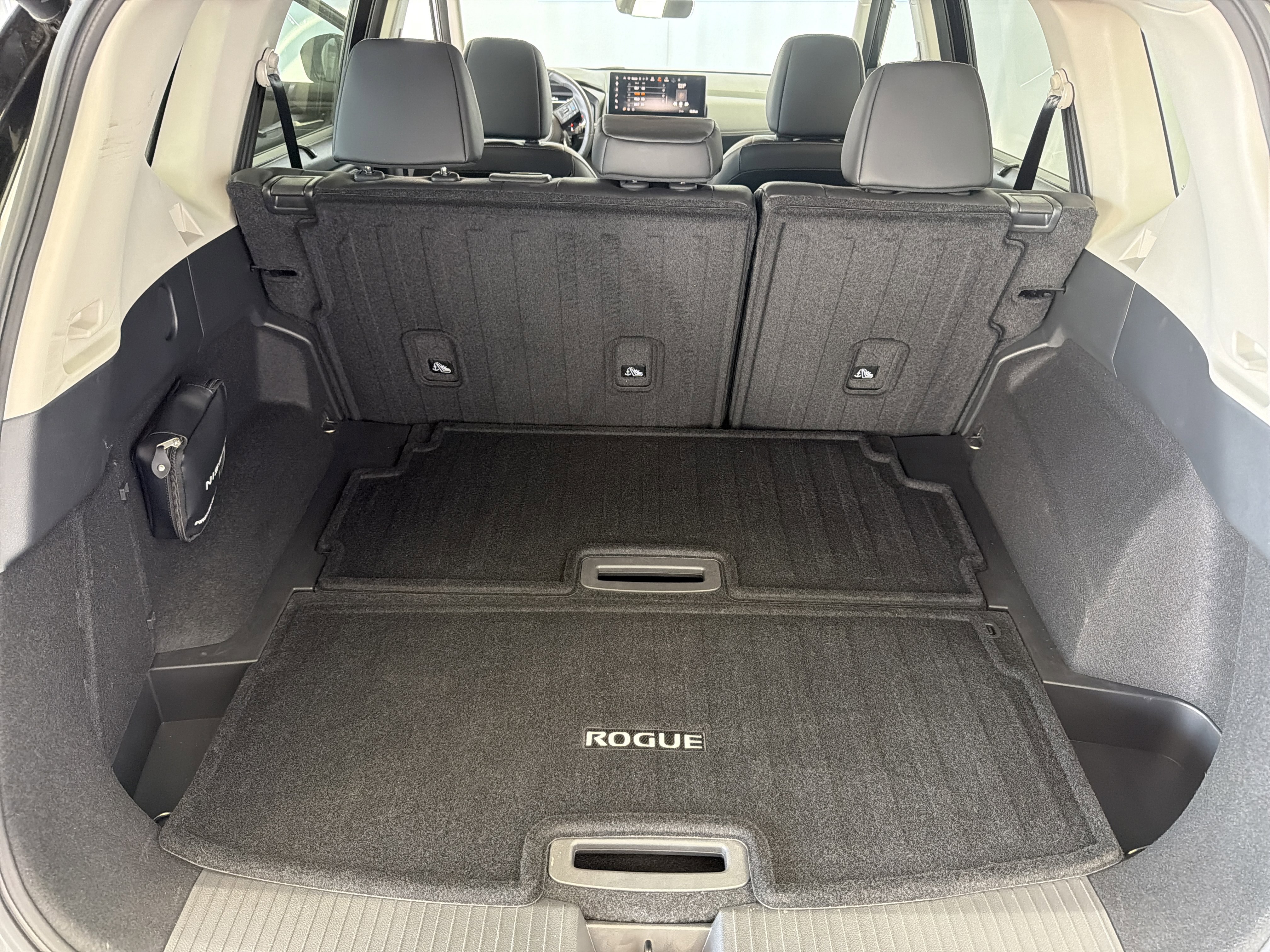 Used 2024 Nissan Rogue SL w/ SL Premium Package image 11