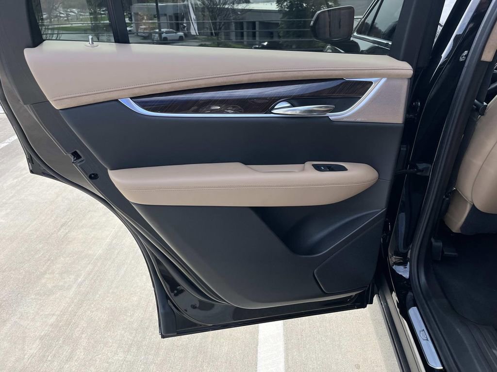 Certified 2025 Cadillac XT6 Premium Luxury w/ Platinum Package image 18