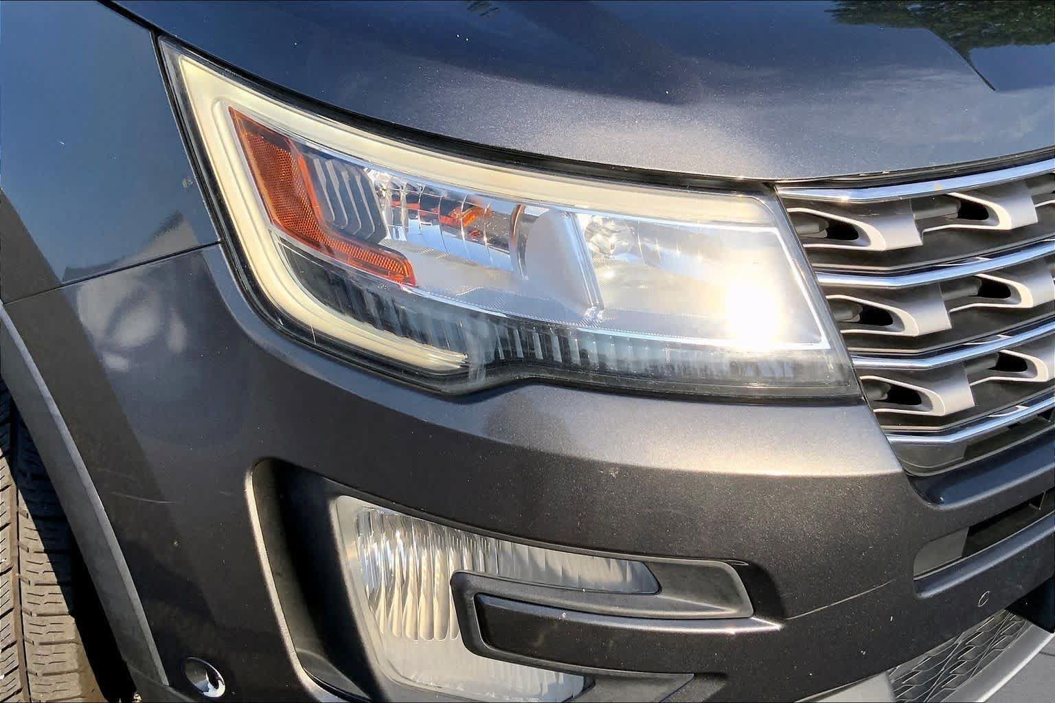 Used 2017 Ford Explorer Limited w/ Equipment Group 301A FWD image 23