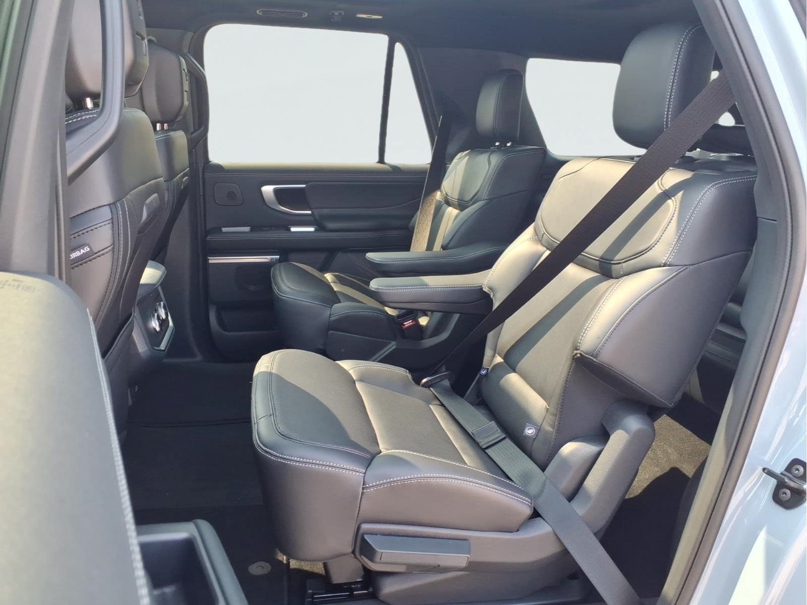 New 2027 Ford Expedition Max Platinum w/ Stealth Appearance Package AWD/4WD image 8