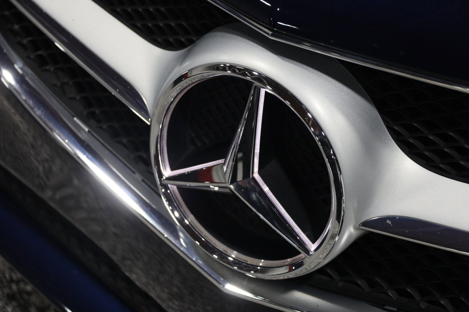 Used 2015 Mercedes-Benz E 400 Cabriolet w/ Premium 1 Package image 17