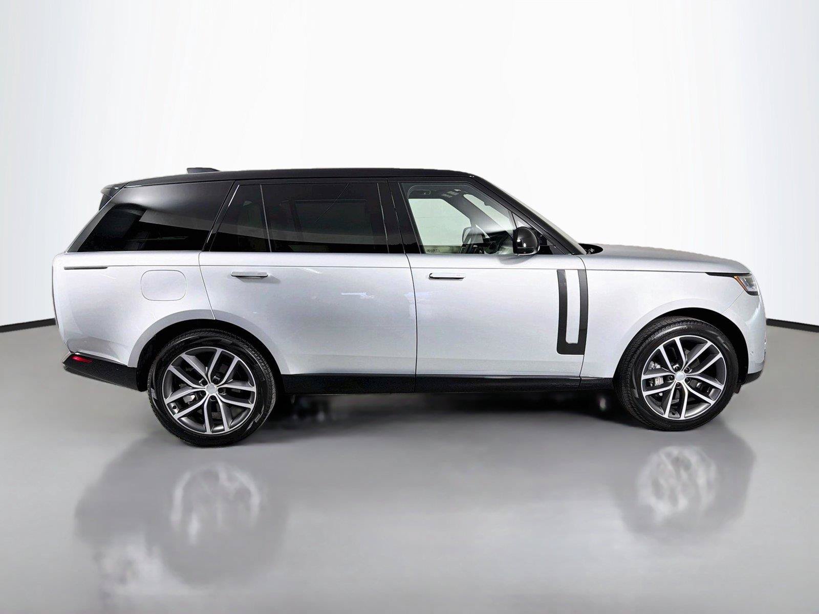 Certified 2025 Land Rover Range Rover Long Wheelbase SE AWD/4WD image 4
