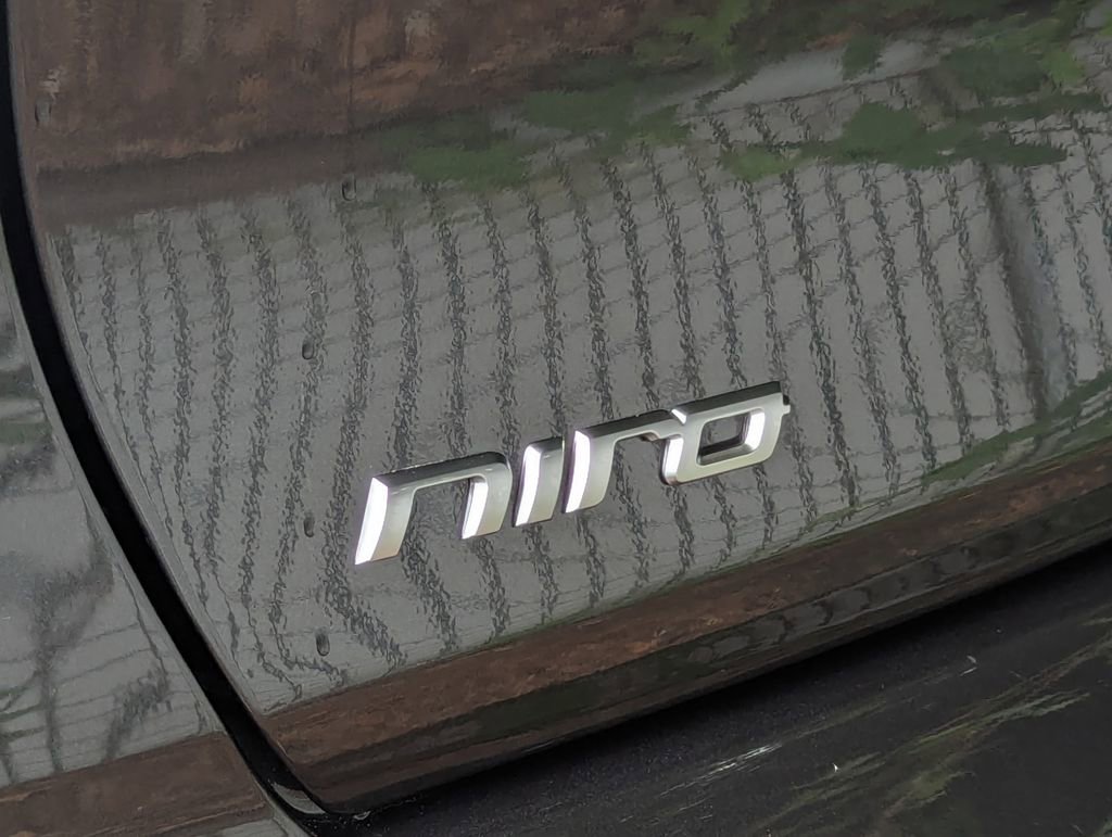 Used 2022 Kia Niro EX Premium w/ Cold Weather Package FWD image 6