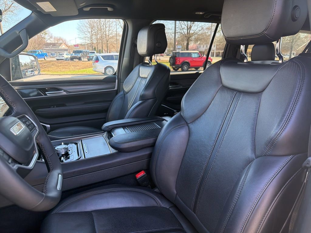 Used 2024 Jeep Wagoneer L Series III w/ Flexible Seating Group AWD/4WD image 15