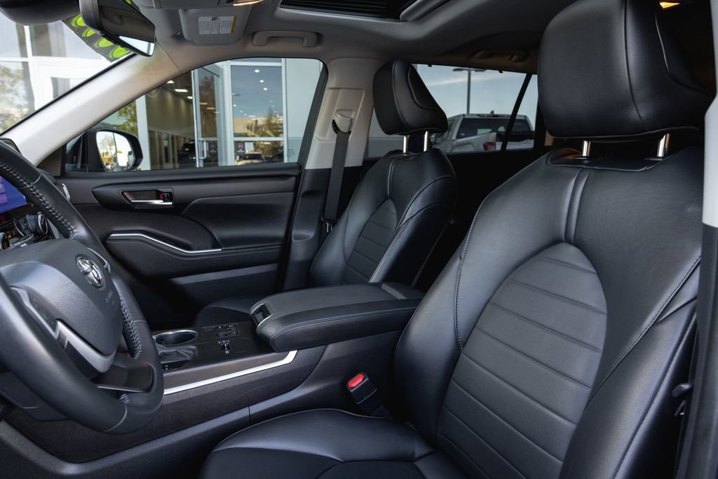 Certified 2024 Toyota Highlander XLE image 11