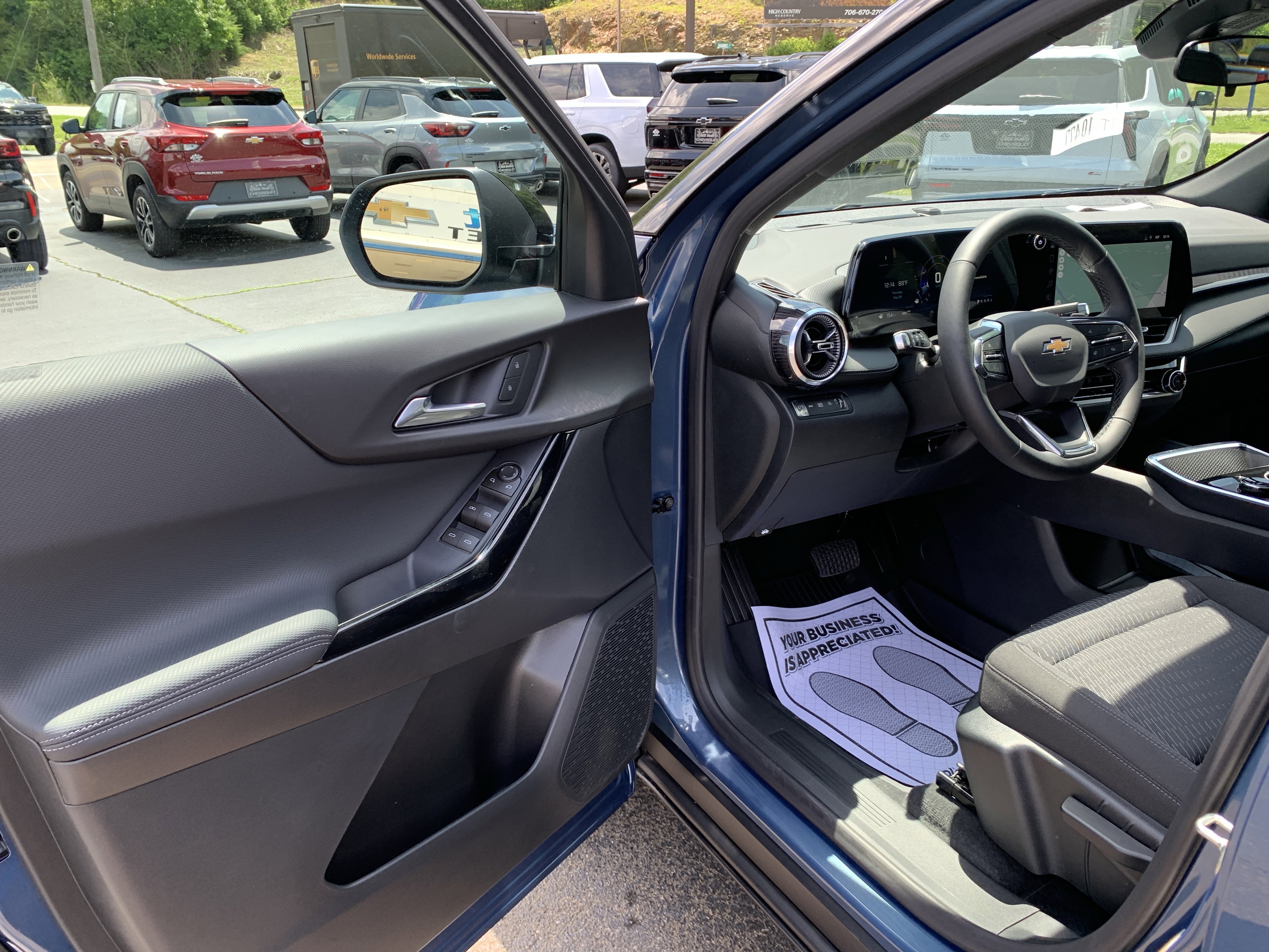 New 2026 Chevrolet Equinox LT AWD/4WD image 3