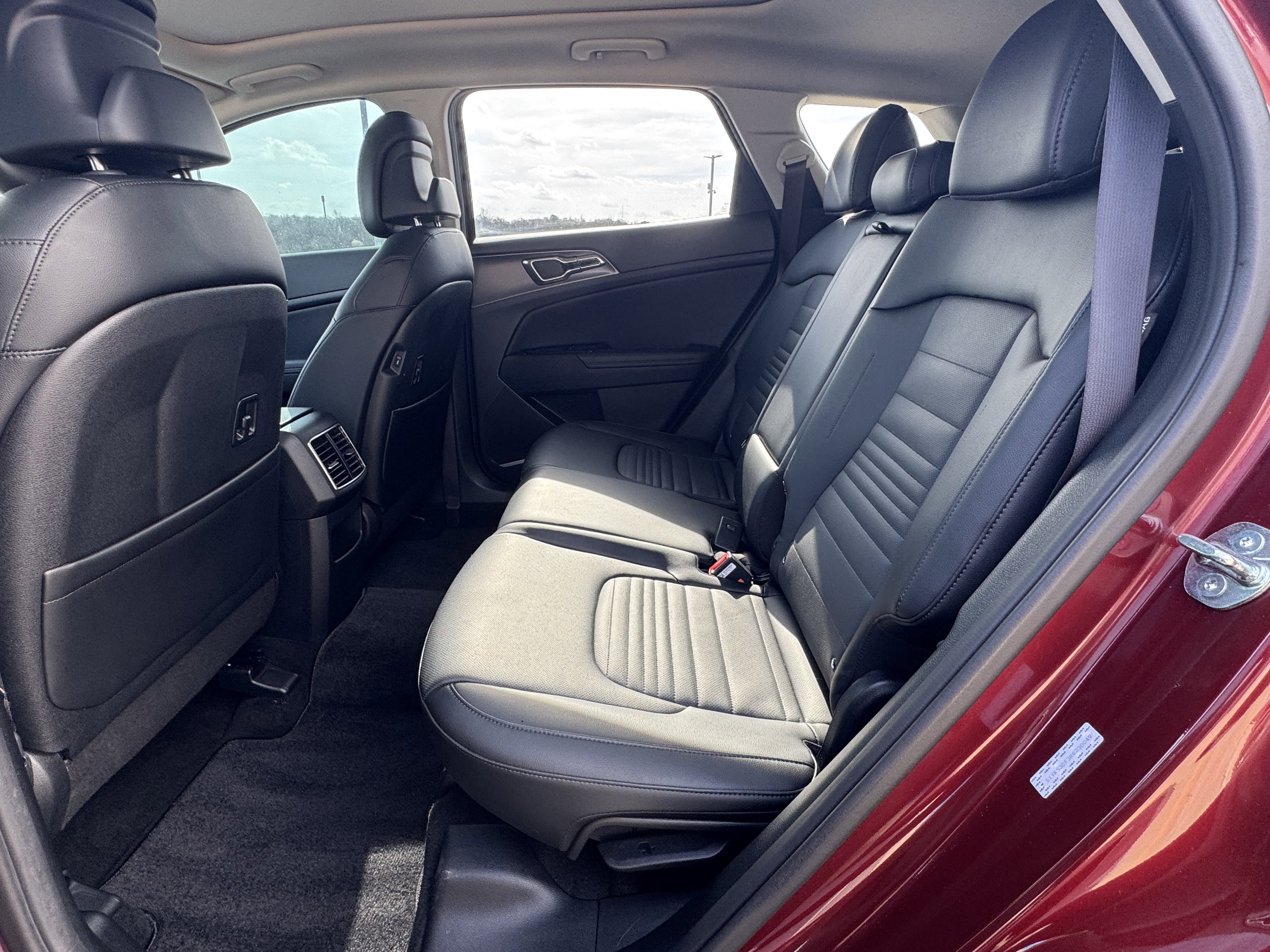 Used 2024 Kia Sportage SX image 8