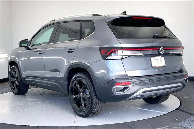 New 2026 Volkswagen Taos SEL image 4