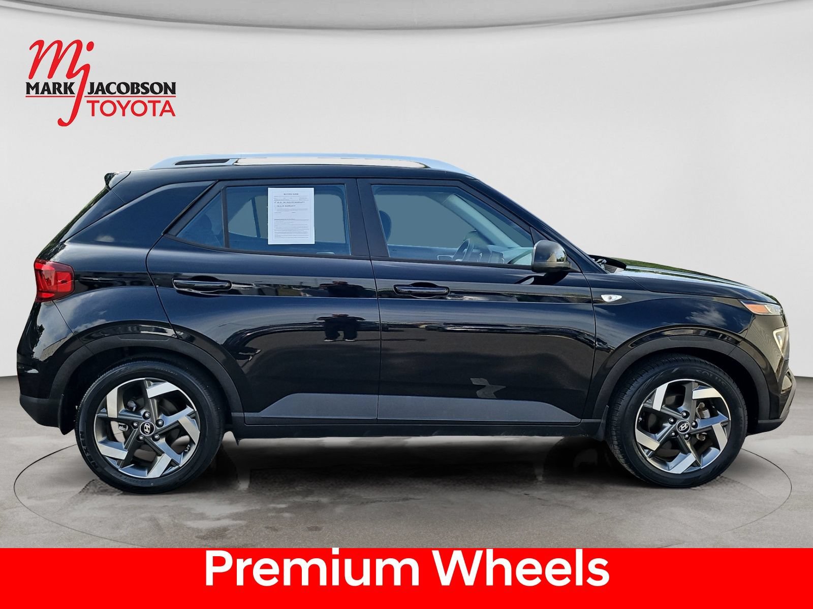 Used 2022 Hyundai Venue SEL FWD image 7