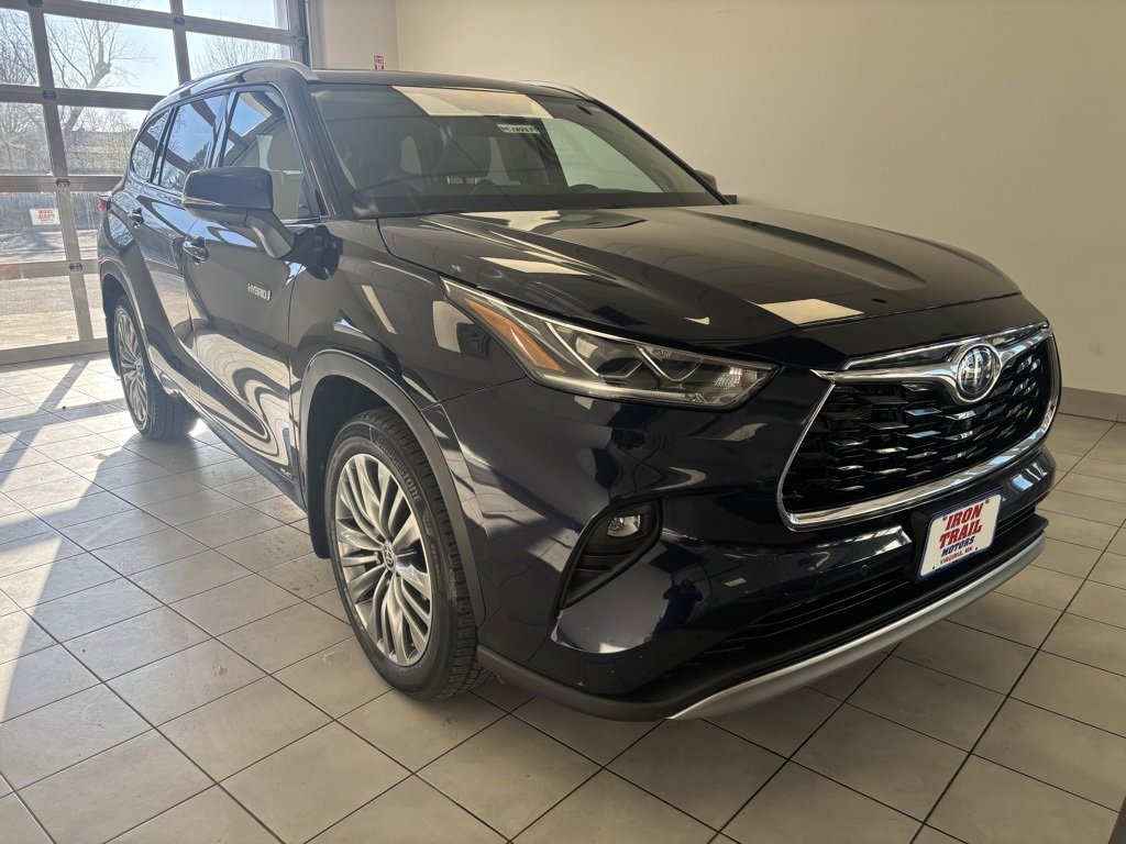 Certified 2021 Toyota Highlander Platinum image 2