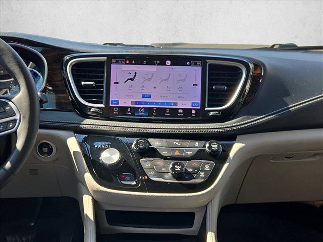 Used 2023 Chrysler Pacifica Limited FWD image 10