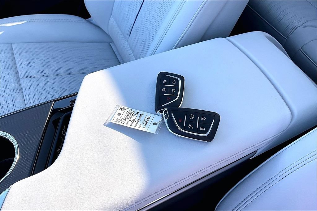 Used 2024 Cadillac Lyriq Luxury AWD/4WD image 10
