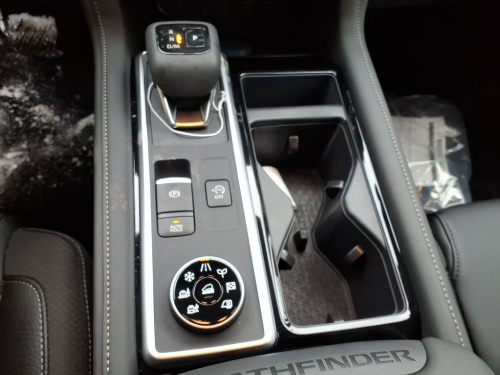 New 2026 Nissan Pathfinder SL image 14