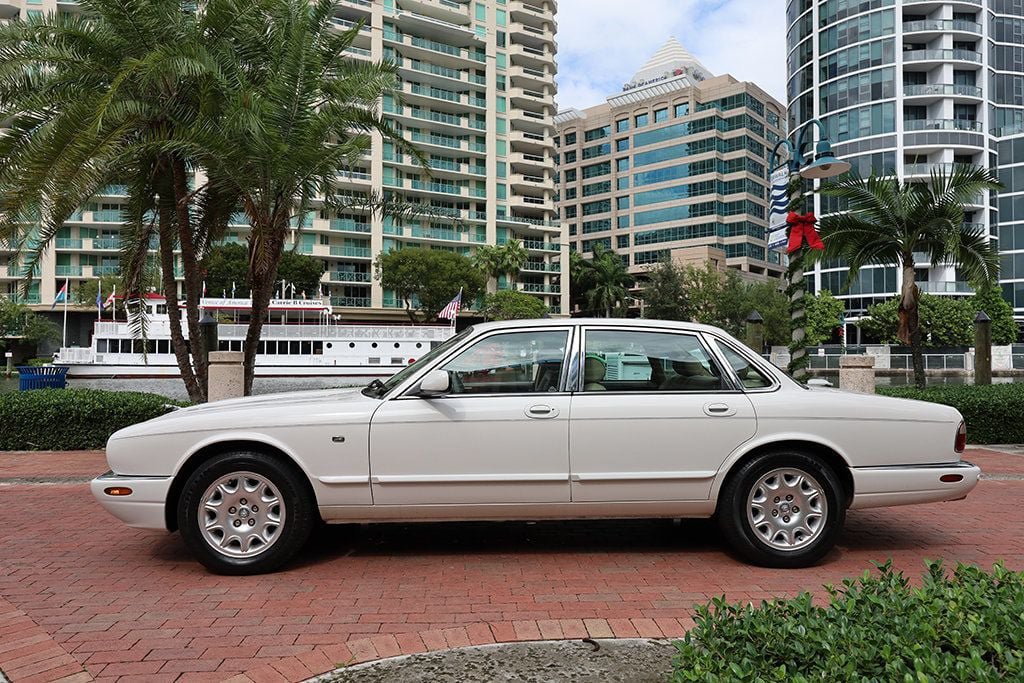 Used 2003 Jaguar XJ8 RWD image 3