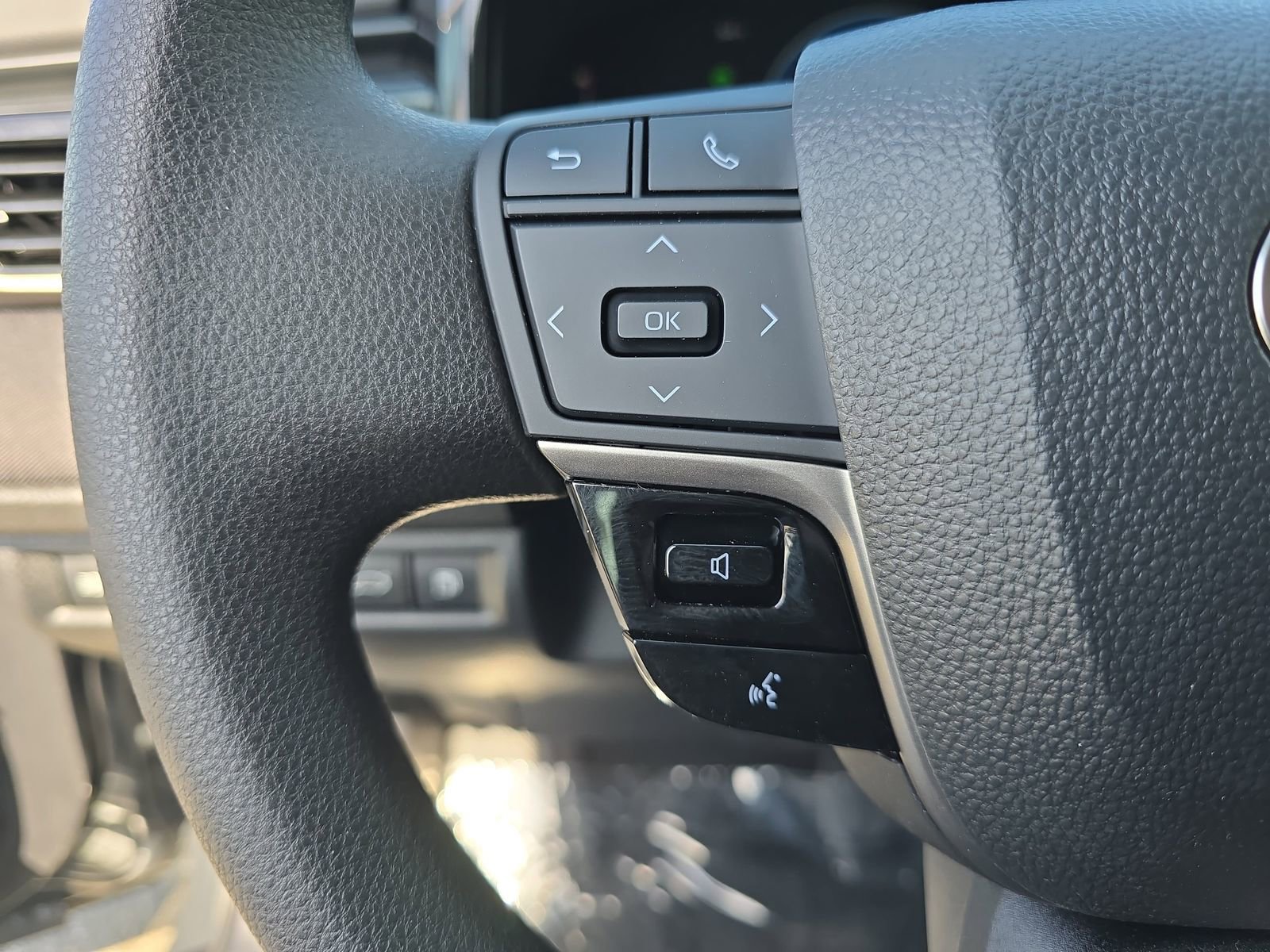 Used 2025 Toyota Camry LE FWD image 16