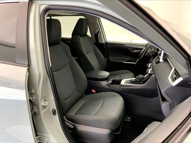 Used 2022 Toyota RAV4 XLE w/ Convenience Package image 7