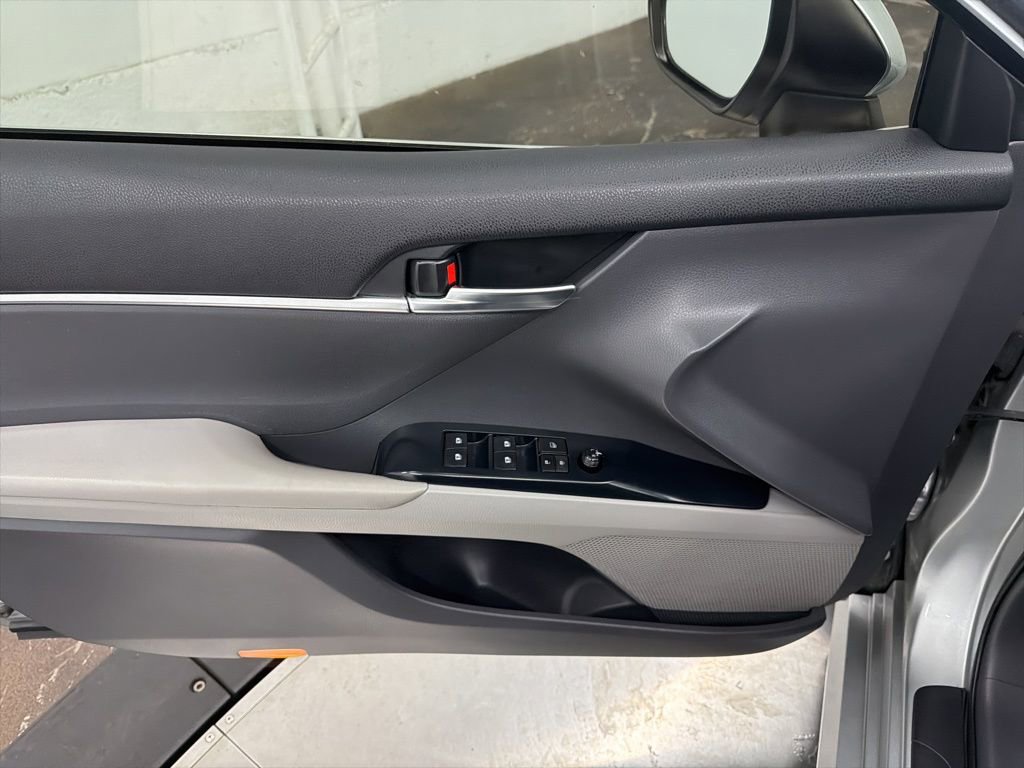 Used 2018 Toyota Camry LE image 14