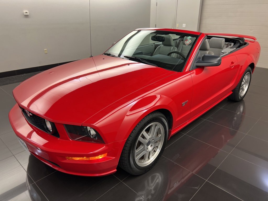 Used 2005 Ford Mustang GT Premium image 10