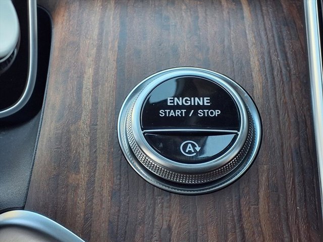 Used 2025 Mercedes-Benz GLC 300 image 28