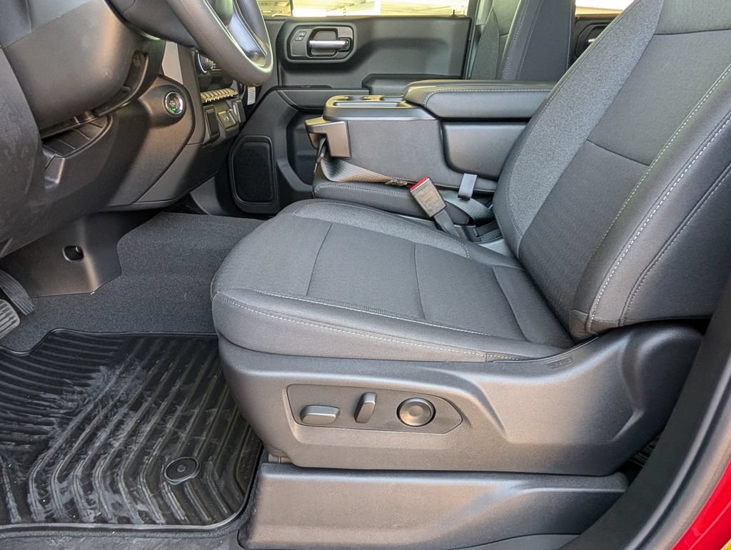 New 2026 Chevrolet Silverado 1500 Custom w/ LPO, Dark Essentials Package RWD image 9