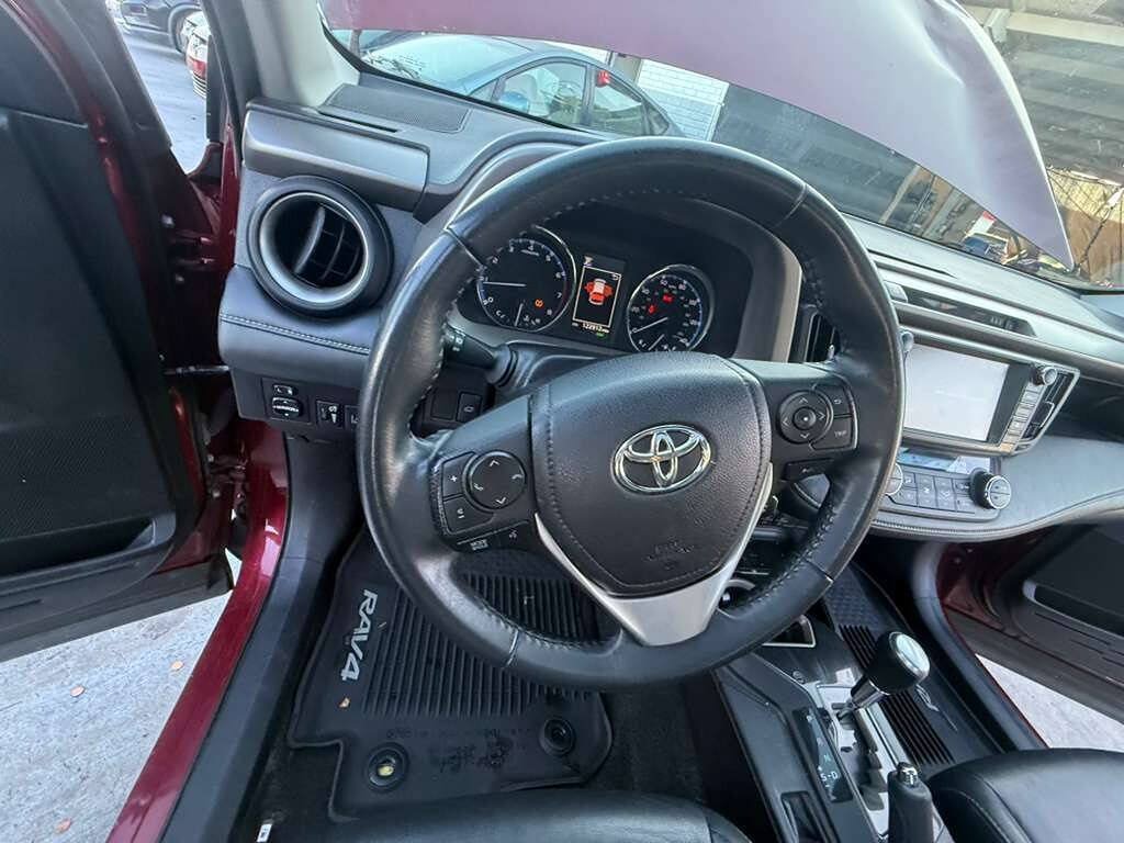Used 2018 Toyota RAV4 Limited FWD image 14