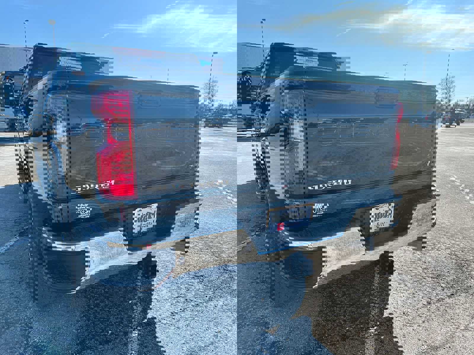 Used 2025 Chevrolet Silverado 3500 LT image 2