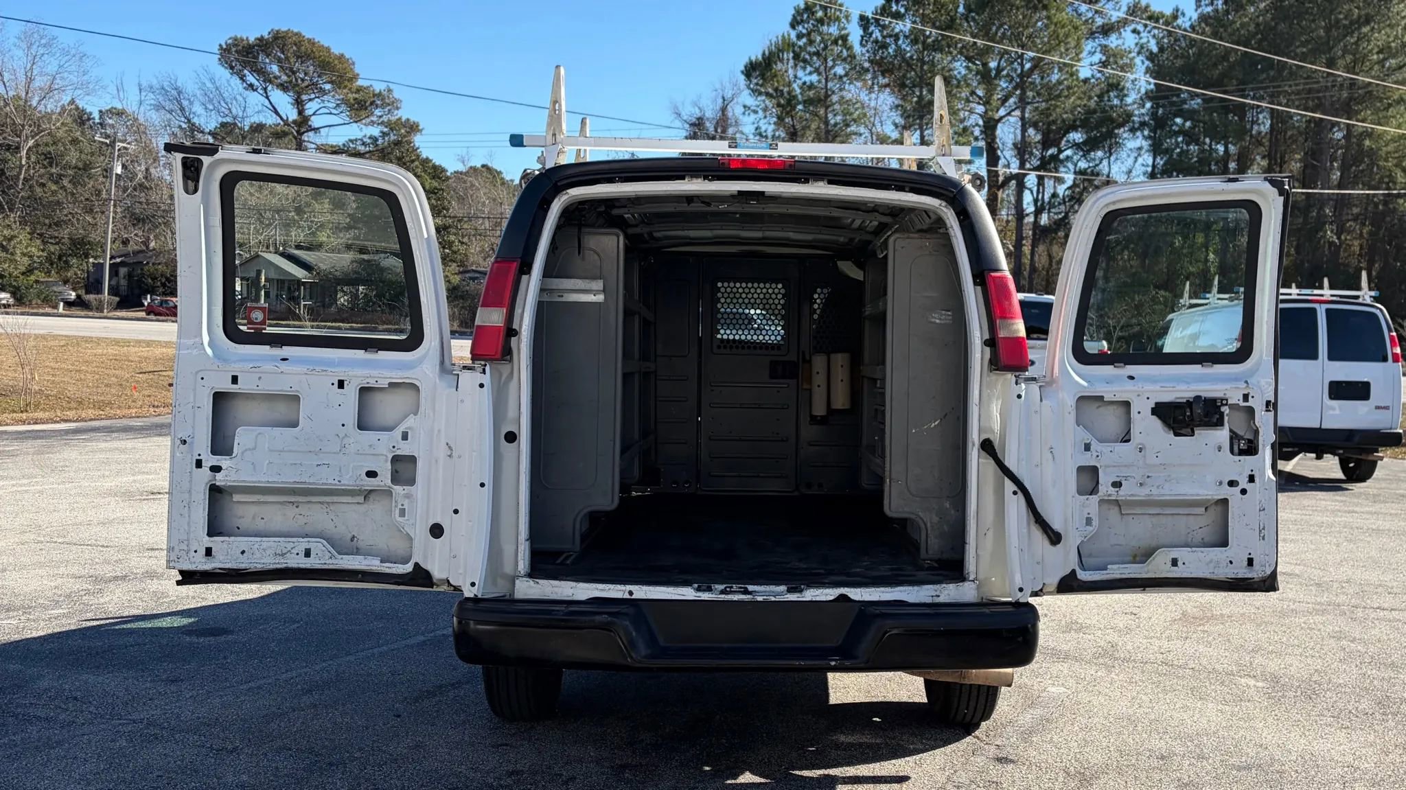 Used 2011 Chevrolet Express 2500 image 15