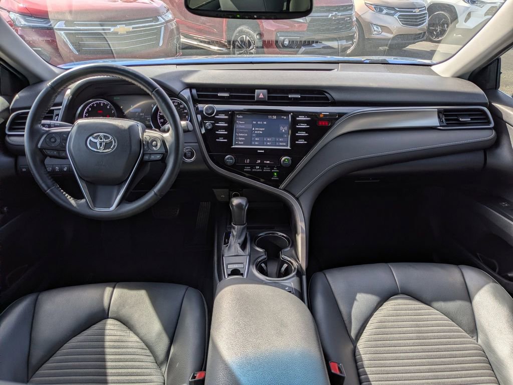 Used 2020 Toyota Camry SE w/ Moonroof Package image 14