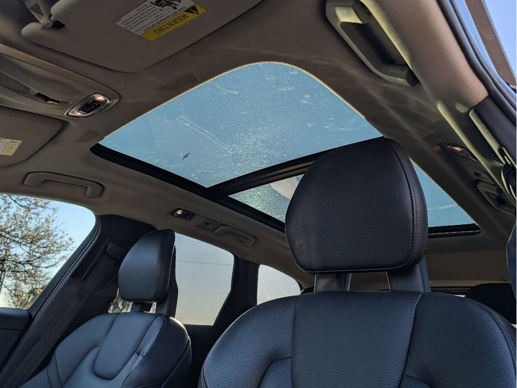 Used 2018 Volvo XC60 T5 Inscription w/ Convenience Package image 16