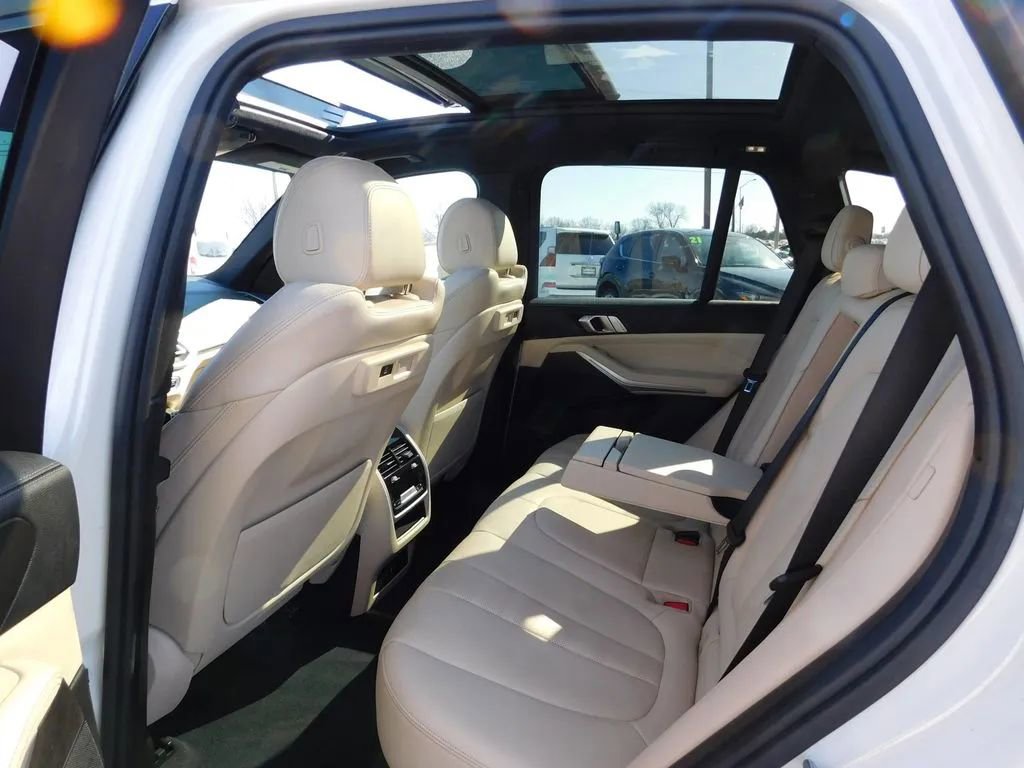 Used 2022 BMW X5 xDrive45e w/ Climate Comfort Package image 17