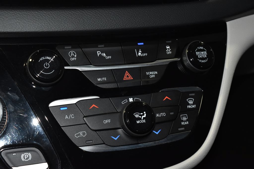 Used 2023 Chrysler Pacifica Touring-L FWD image 13