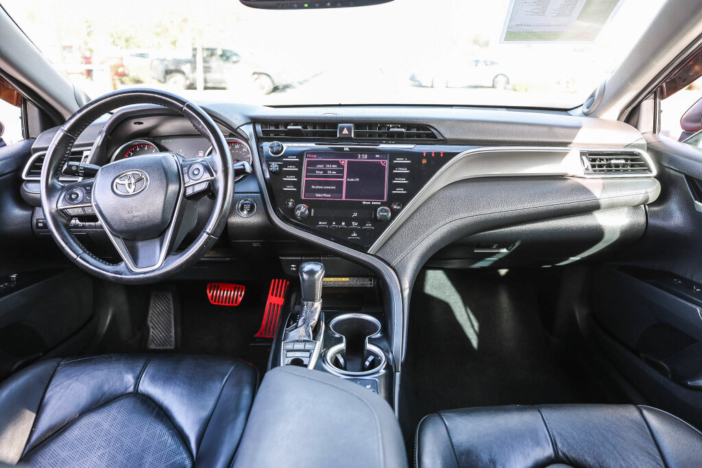 Used 2018 Toyota Camry XSE FWD image 2