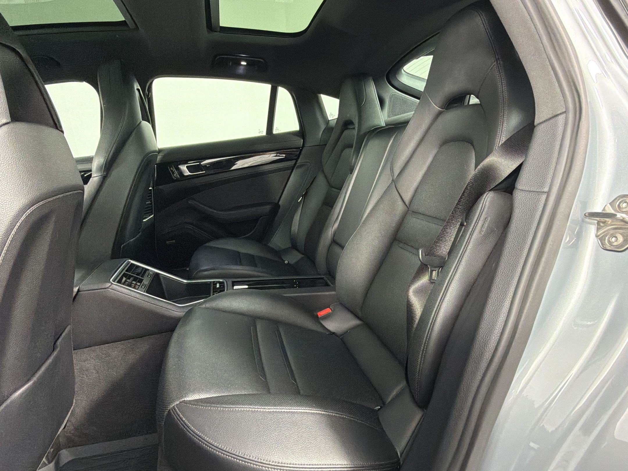 Certified 2019 Porsche Panamera image 23