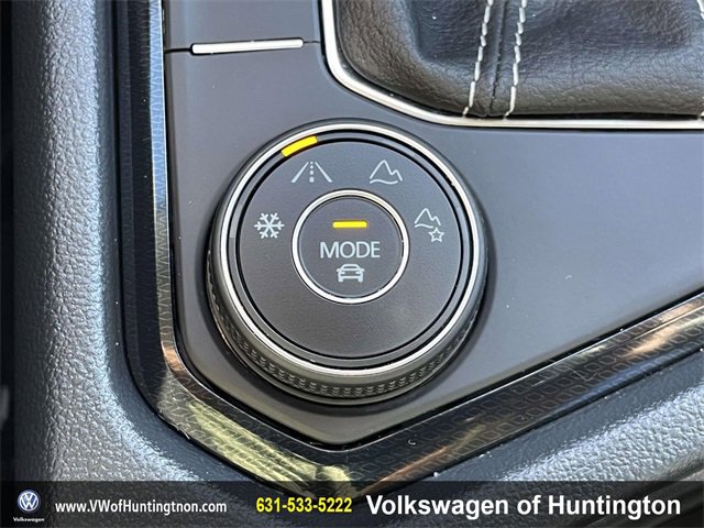 Certified 2025 Volkswagen Taos SE w/ Taos Adventure Package (SXB) image 30