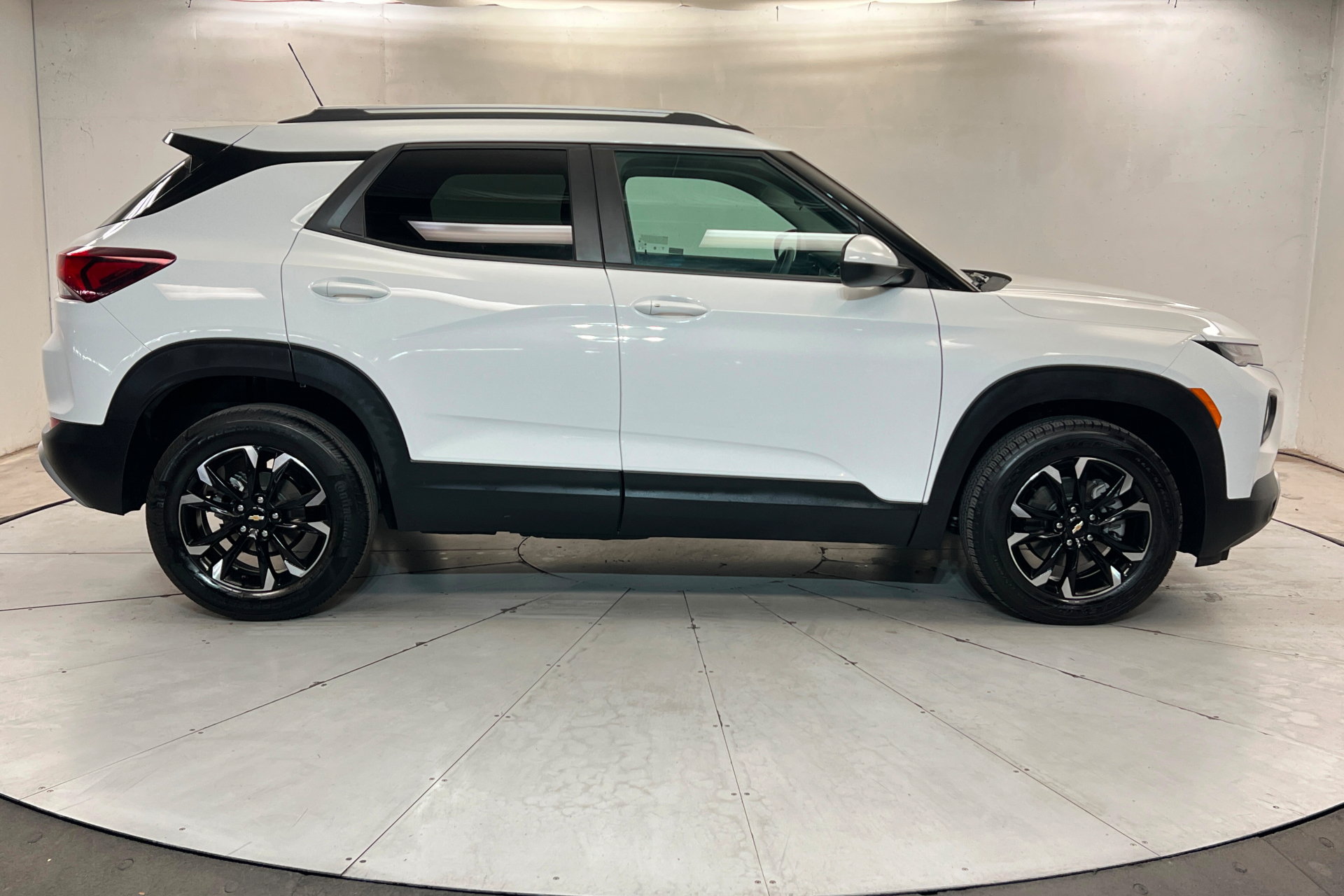 Used 2023 Chevrolet TrailBlazer LT FWD image 7