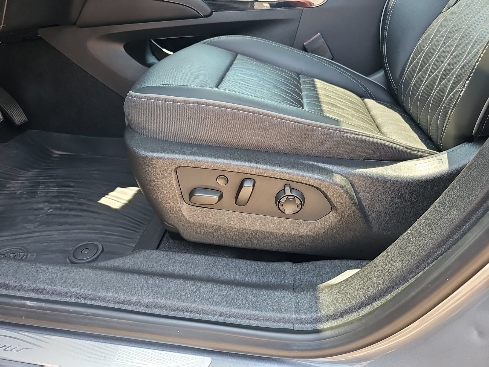 Used 2021 Buick Envision Avenir AWD/4WD image 12