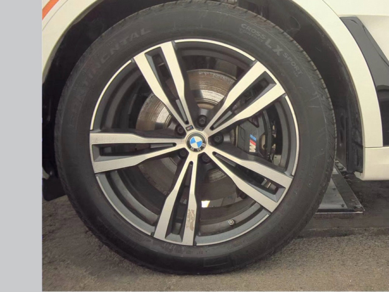 Used 2025 BMW X7 xDrive40i w/ M Sport Package image 9