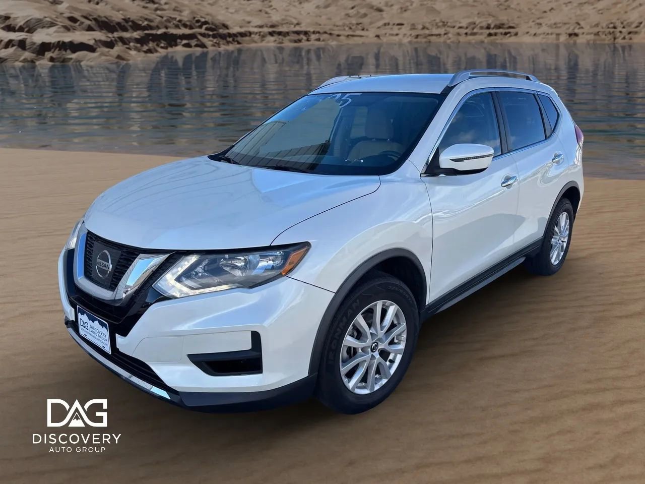 Used 2017 Nissan Rogue SV image 1
