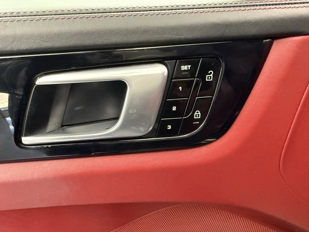 Used 2019 Porsche Cayenne S image 24