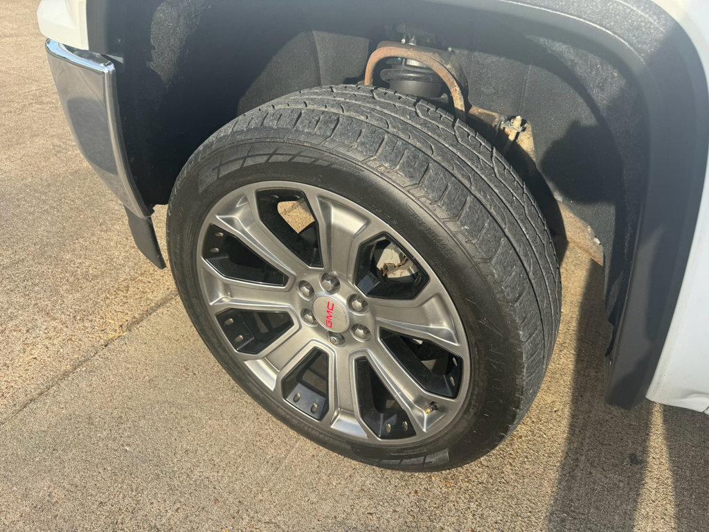 Used 2018 GMC Sierra 1500 SLT w/ SLT Preferred Package AWD/4WD image 9