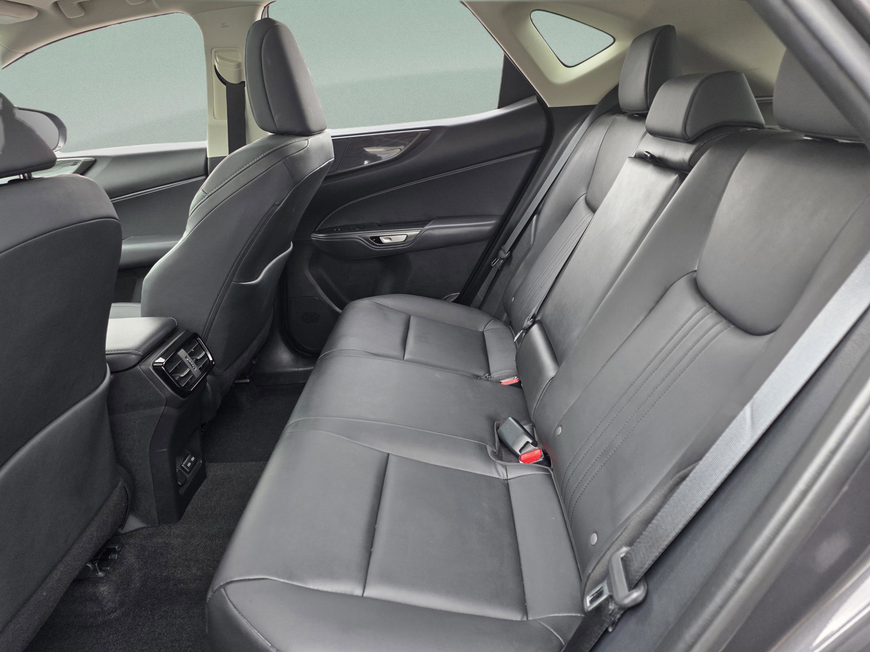 Certified 2025 Lexus NX 250 FWD w/ Towing Package (2000 Lbs) image 23