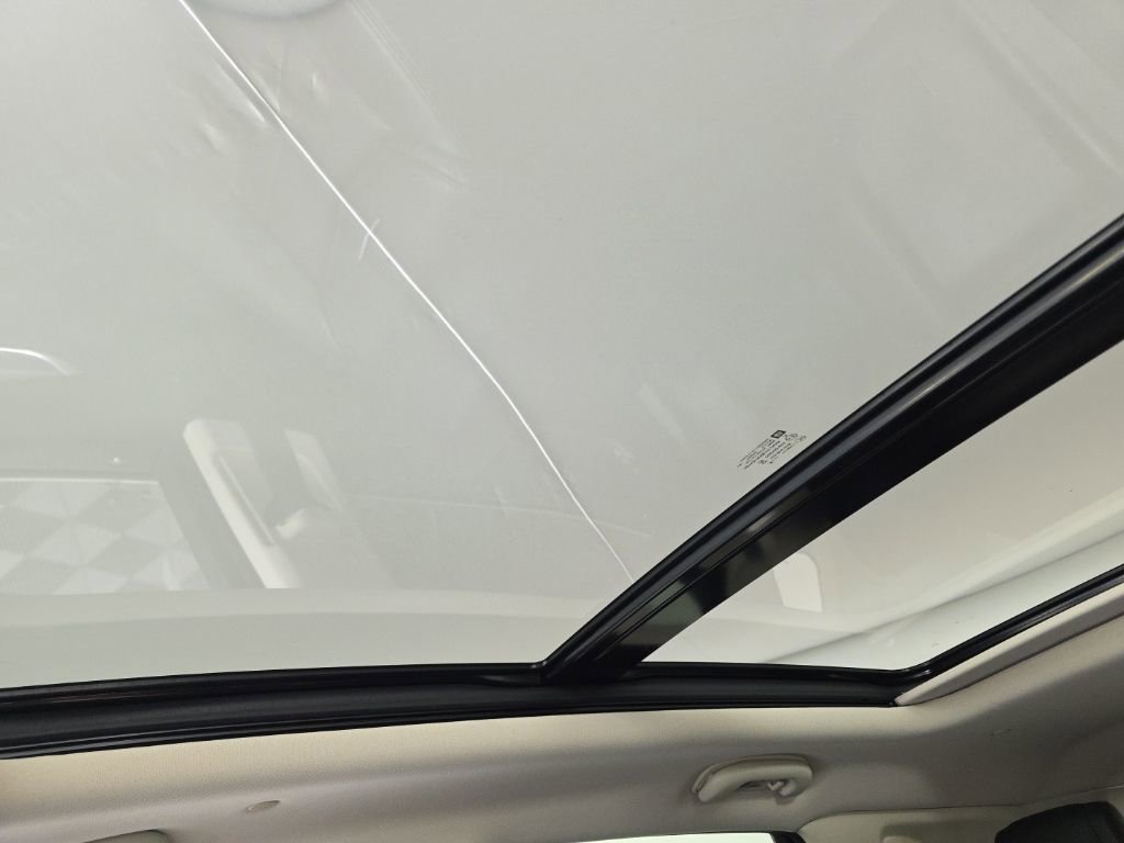 Used 2018 Cadillac XT5 Luxury w/ Driver Awareness Package AWD/4WD image 27