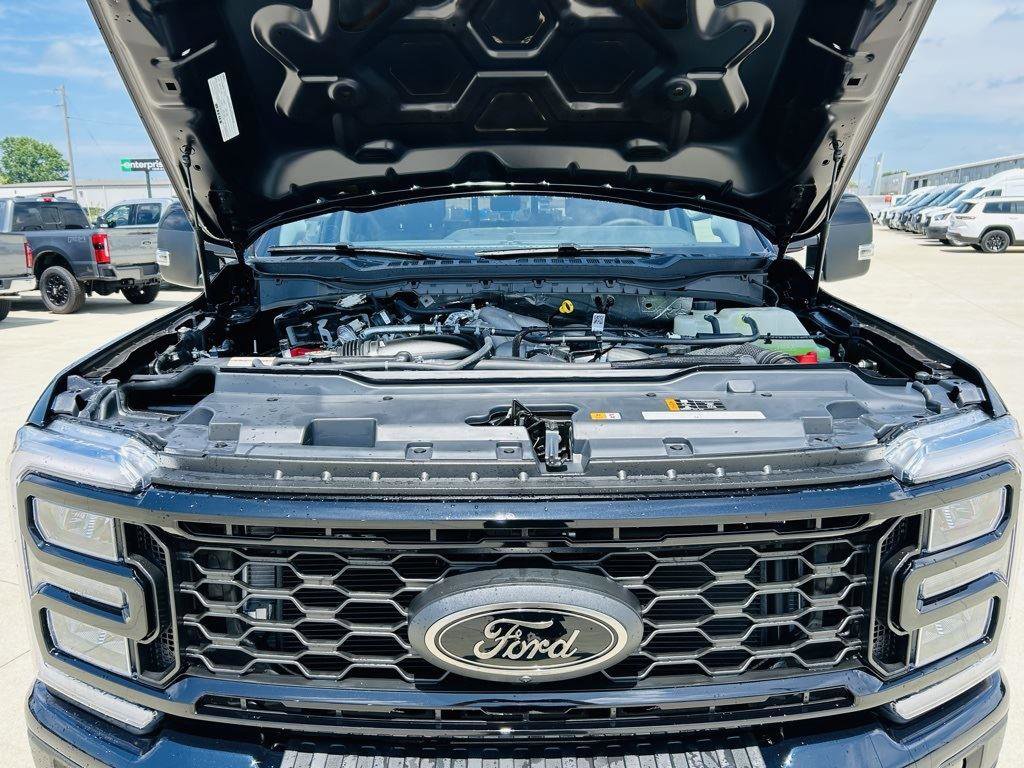 New 2025 Ford F250 Lariat w/ Black Appearance Package image 46