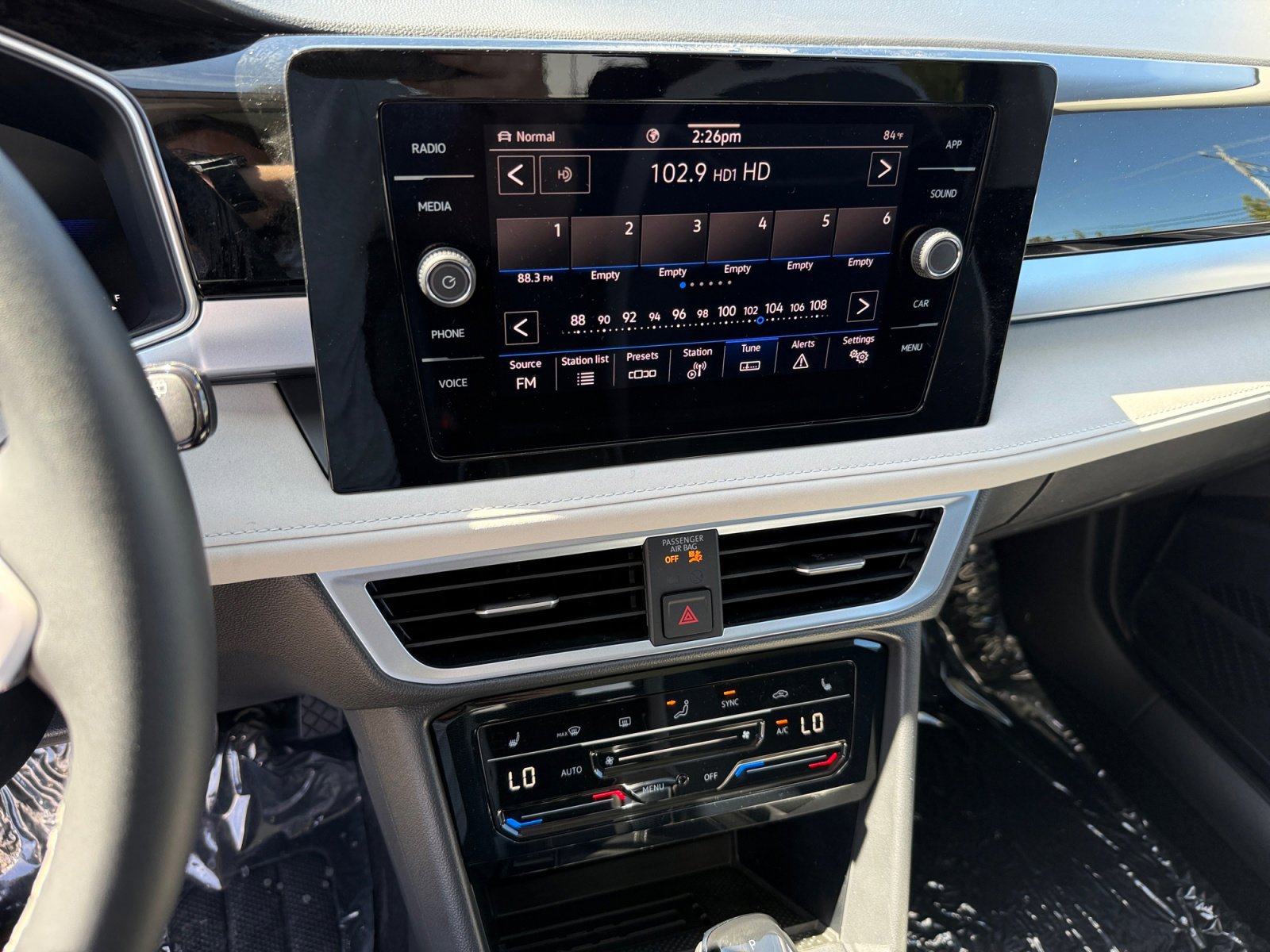 New 2026 Volkswagen Taos SE AWD/4WD image 12
