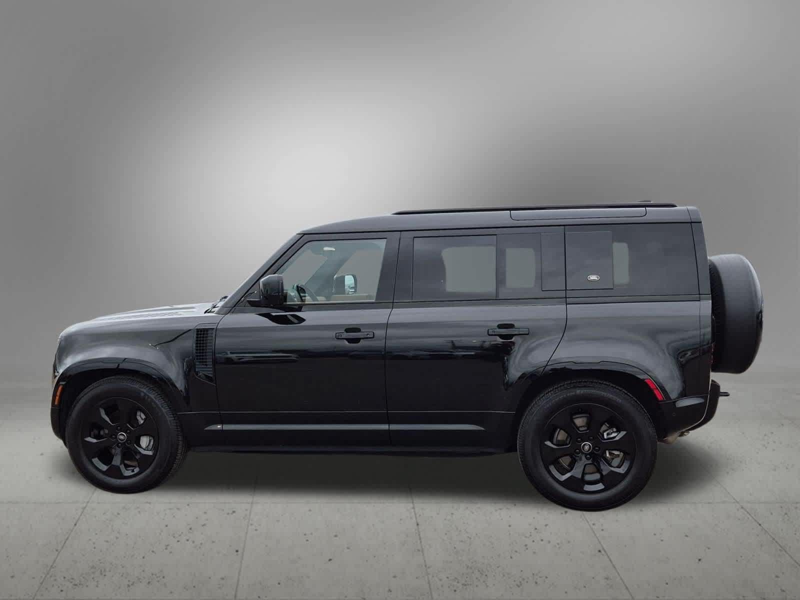 Certified 2023 Land Rover Defender 110 X-Dynamic SE AWD/4WD image 3