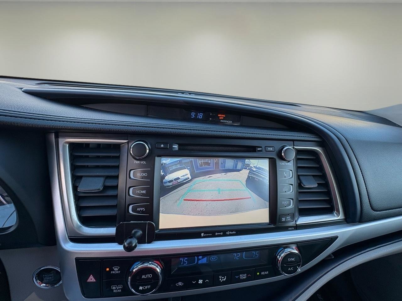 Used 2018 Toyota Highlander XLE image 24